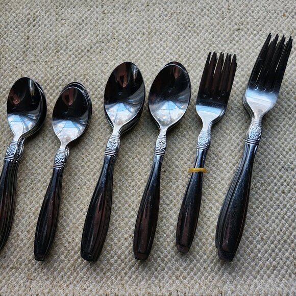 ONEIDA Flatware Vista Pattern 48 Pieces stainless Serves 7 + forks knives spoons - Picture 2 of 9
